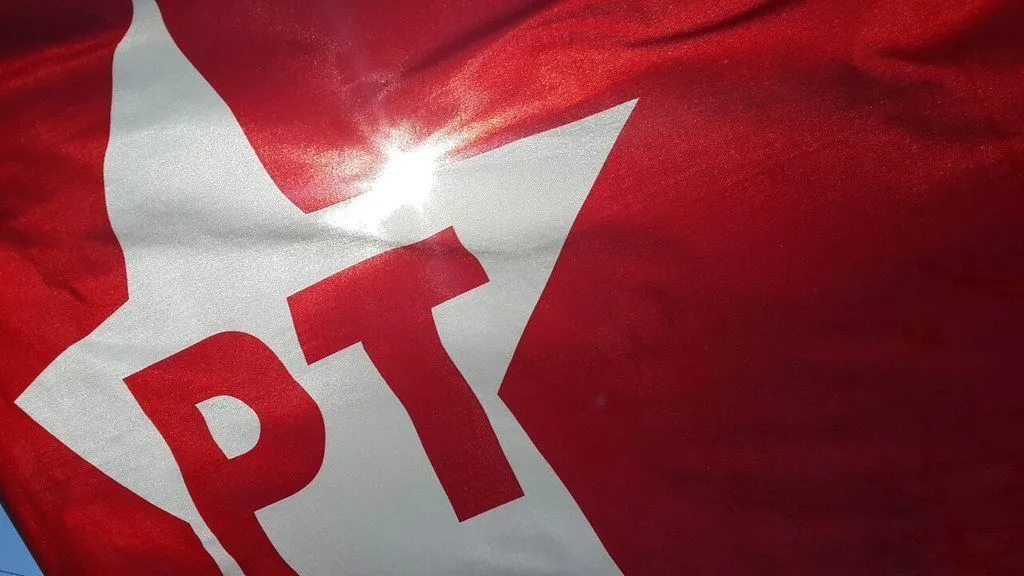 Imagem de PT pede ao STF revogação da prisão domiciliar de Bolsonaro após divulgação de carta política