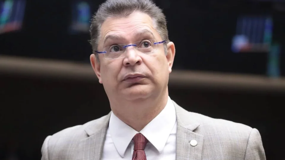 Imagem de É evangélico, mas é de esquerda, diz Sóstenes sobre Jorge Messias