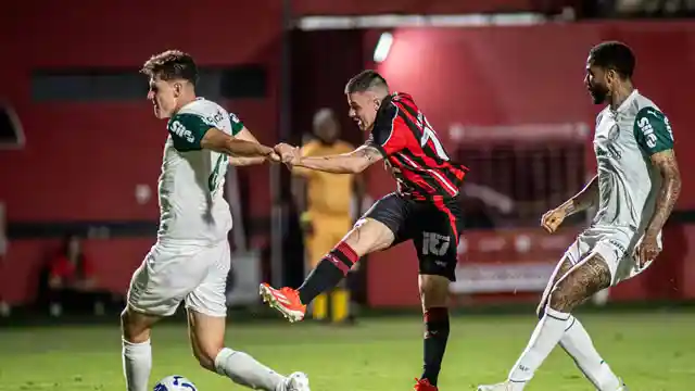 Renato Kayzer em Vitória x Palmeiras