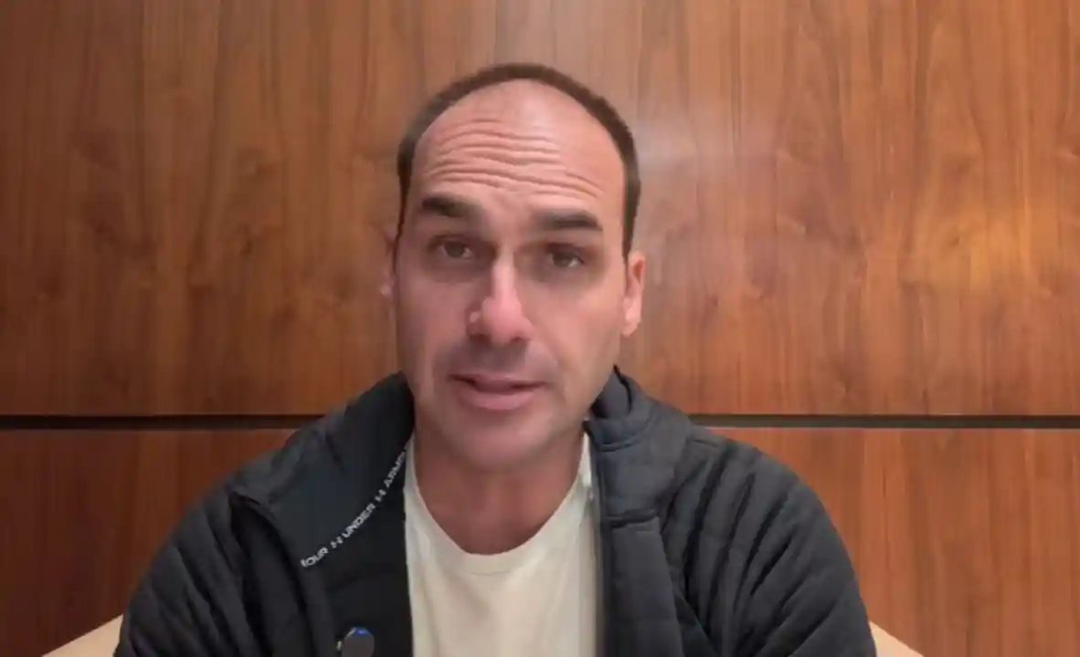 Imagem de Eduardo Bolsonaro pede a Trump retomada de sanções contra Alexandre de Moraes