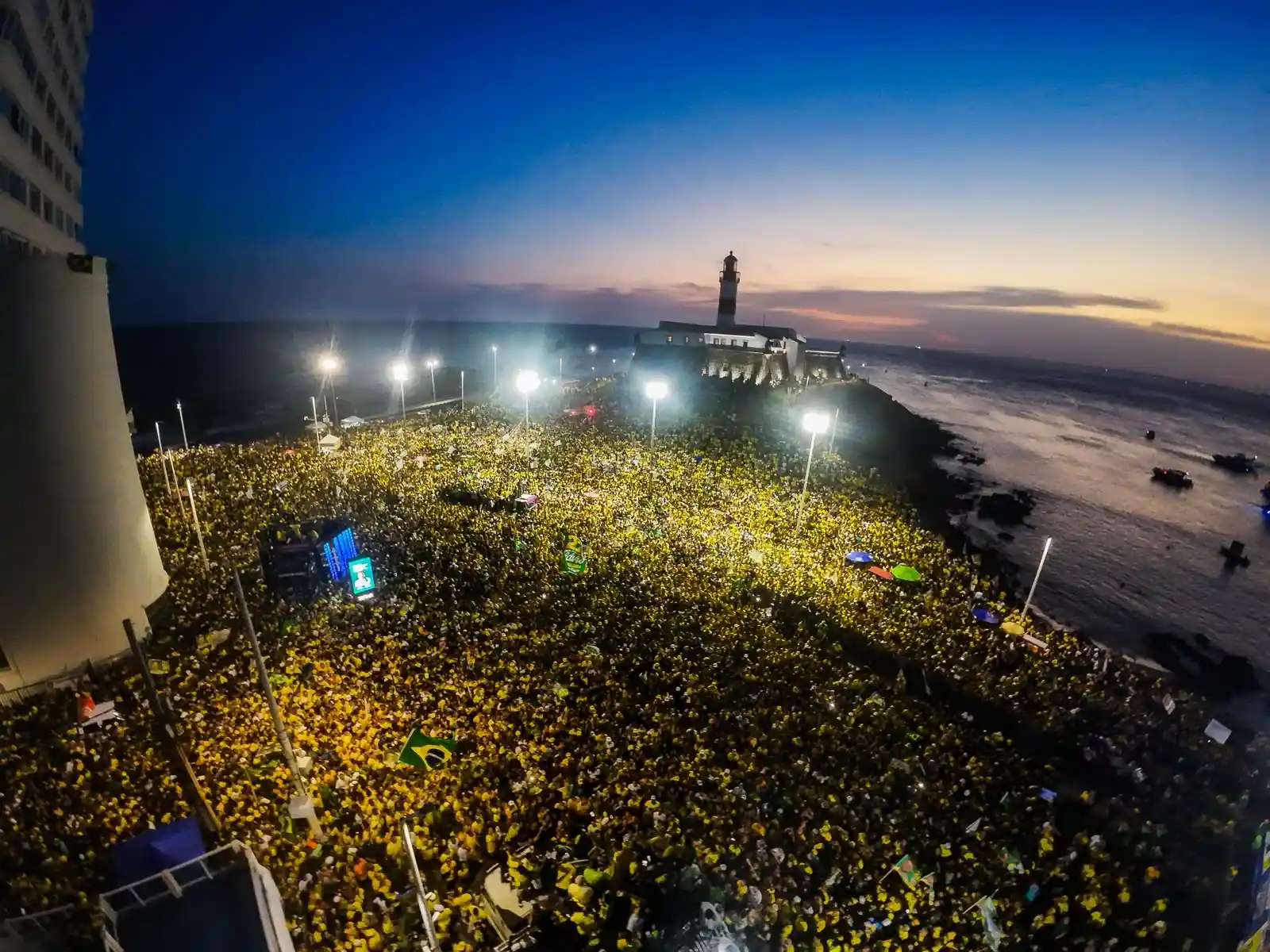 Imagem de Em Salvador, Flávio Bolsonaro diz que governará para todos se eleito