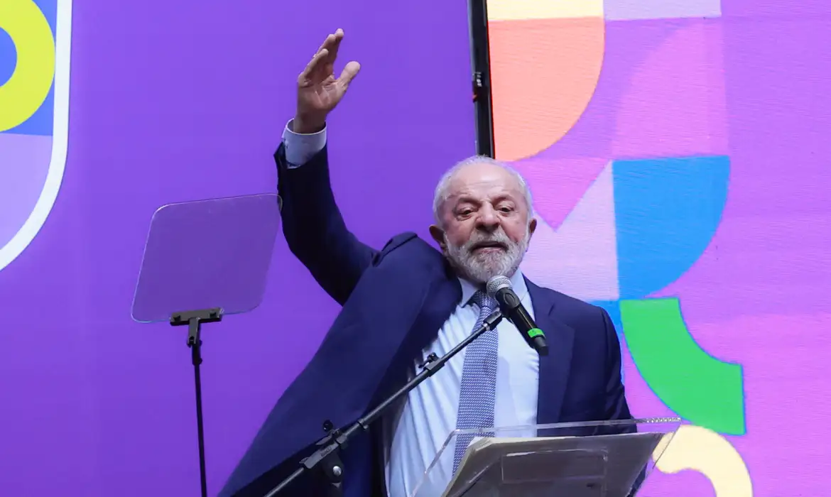 Imagem de Lula volta a Brasília após cirurgia para retirada de câncer de pele