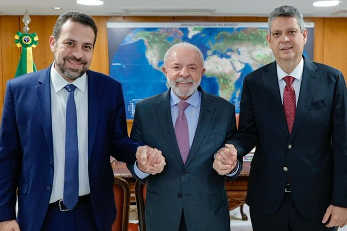 Imagem de Lula anuncia Boulos no lugar de Márcio Macêdo na Secretaria-Geral