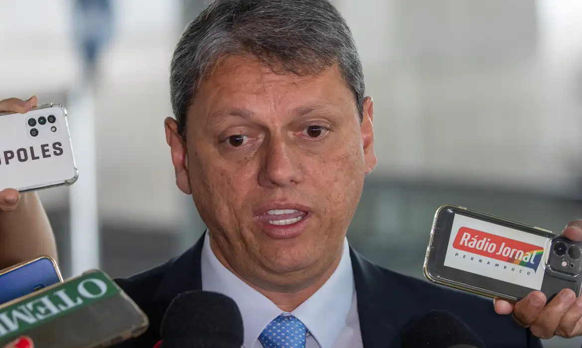 Imagem de Tarcísio intensifica articulação em Brasília por prisão domiciliar de Bolsonaro