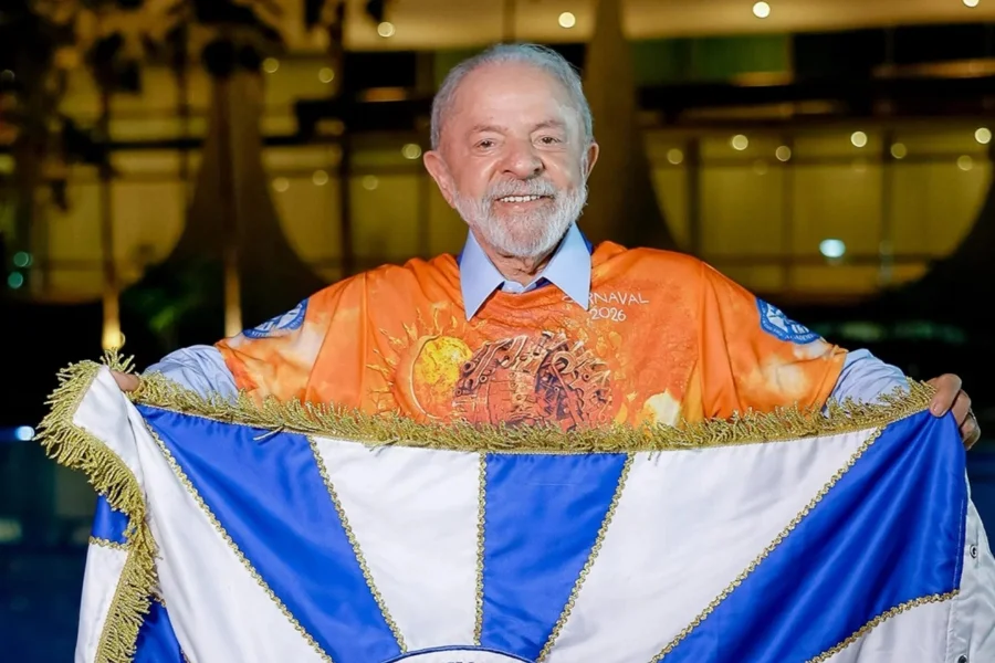 Imagem de Lula volta à Sapucaí após 16 anos e será homenageado por escola patrocinada com recursos públicos