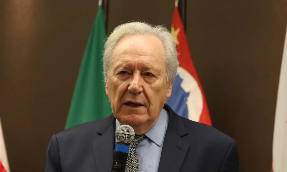 Imagem de Deputado aciona PGR para investigar contrato milionário do escritório de Lewandowski com o Banco Master