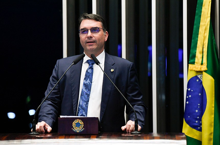 Imagem de Senado reembolsa viagem de Flávio Bolsonaro para reunião com Daniel Vorcaro
