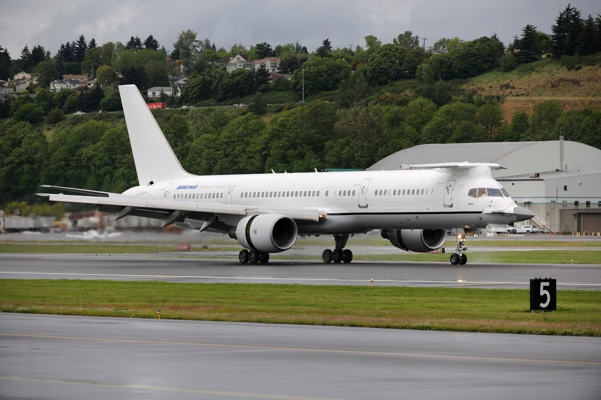 Imagem de Avião sem identificação da Força Aérea dos EUA pousa em Guarulhos