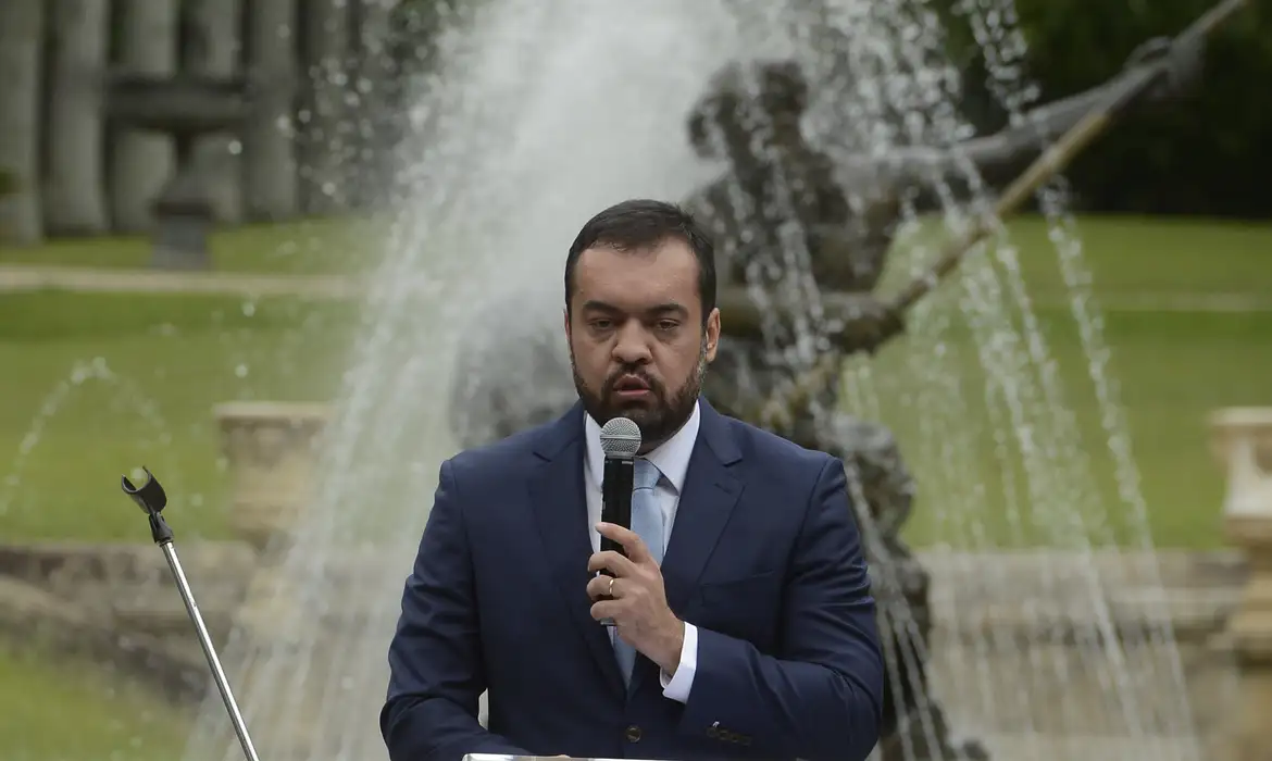 Imagem de Cláudio Castro renuncia ao governo do RJ antes de julgamento no TSE