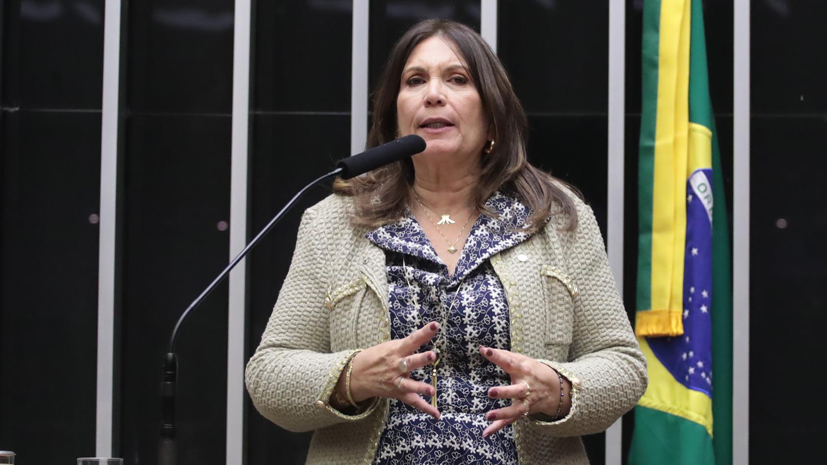 Imagem de Lula sanciona projeto de Bia Kicis para ampliar atendimento a pacientes com dor crônica no SUS