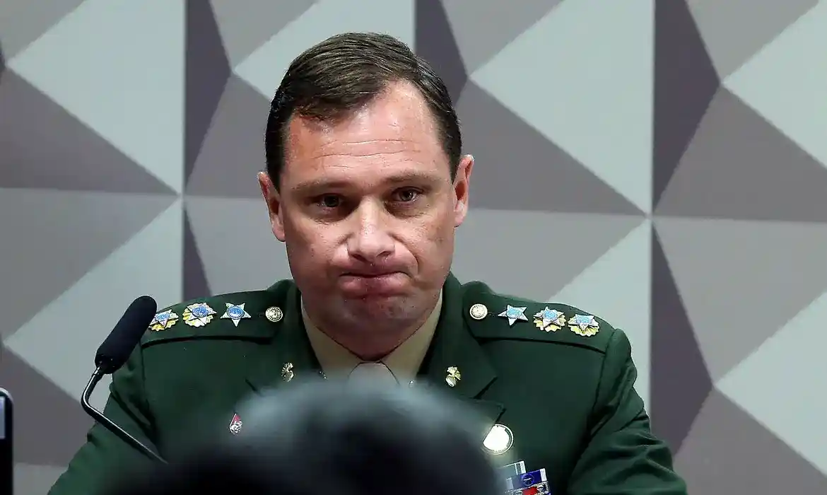 Imagem de Exército recua e mantém Mauro Cid agregado à Força enquanto aguarda decisão do STF
