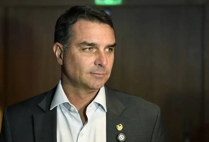 Imagem de Jurista avalia impacto do caso Vorcaro e diz que problema de Flávio é “99% eleitoral e 1% jurídico”