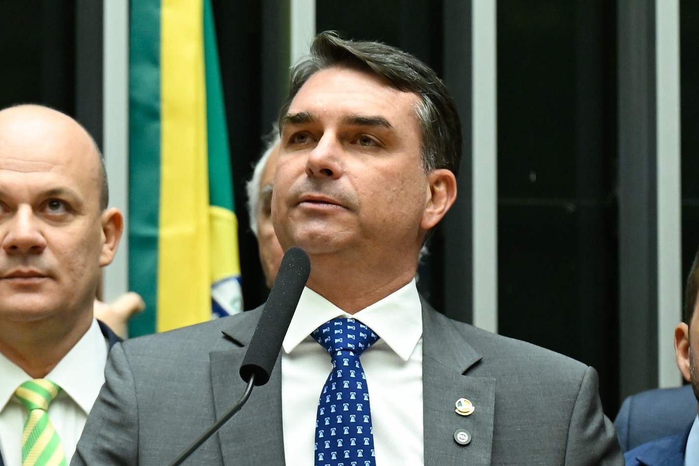 Imagem de Flávio compara veto a visita a Bolsonaro com saída de Suzane von Richthofen