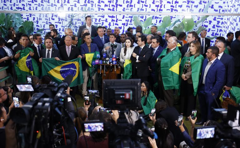 Entrevista coletiva de parlamentares da oposição, após reunião no PL