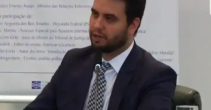 Imagem de Advogada de Filipe Martins denuncia tentativa de intimidação por parte da PF