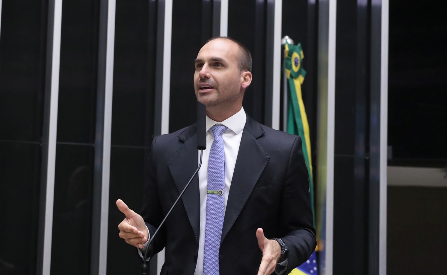 Imagem de Eduardo Bolsonaro diz que “há mais por vir” dos EUA após decisão sobre PCC e CV