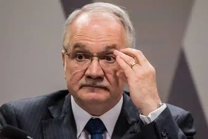 Imagem de EUA avaliam devolver visto a Edson Fachin e isolar Alexandre de Moraes