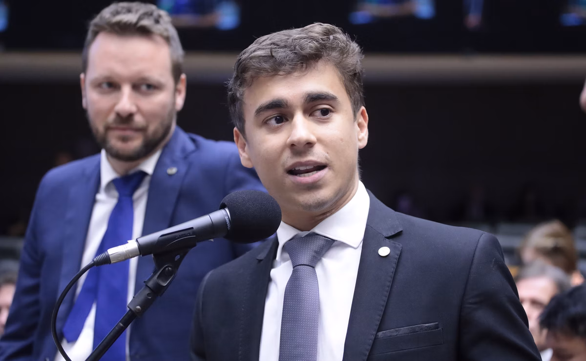 Lula sofre pedido de impeachment na Câmara dos Deputados motivado pela crise diplomática com os EUA