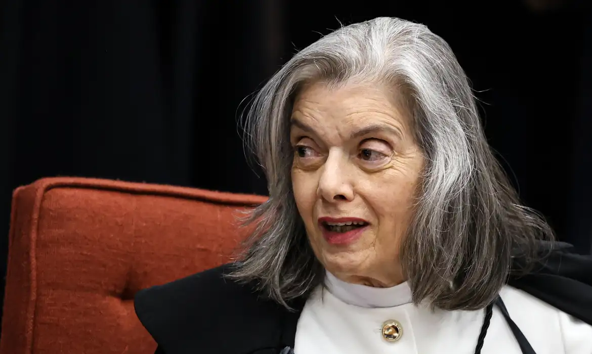 Imagem de Cármen Lúcia dá 5 dias para Lula e Alcolumbre explicarem mudanças na Lei da Ficha Limpa