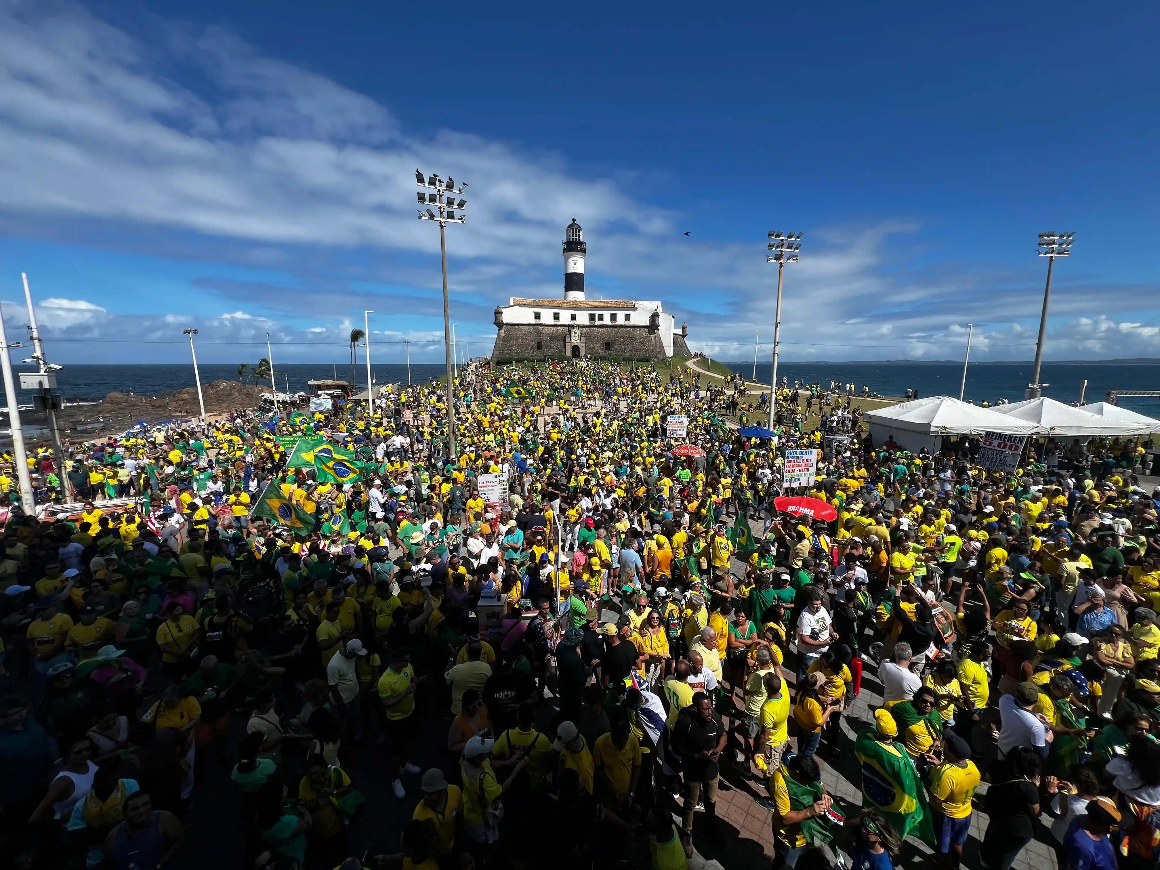 Farol da Barra durante a manifestação 'Reaja Brasil'