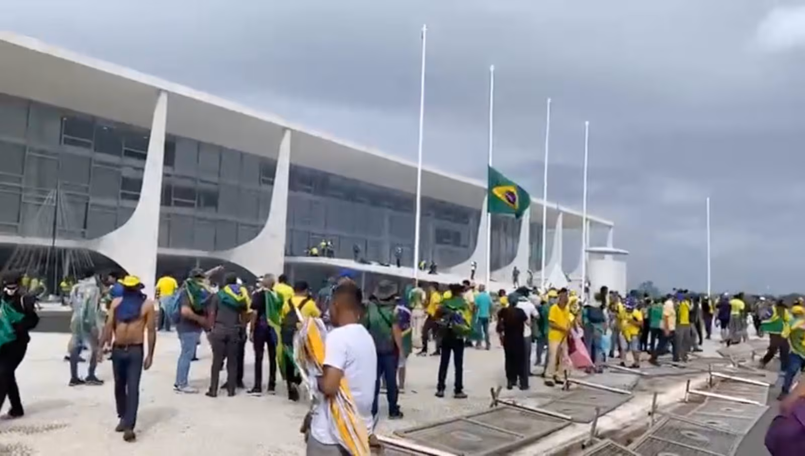 Imagem de Após derrota de Lula, presos do 8 de Janeiro aguardam soltura com nova lei