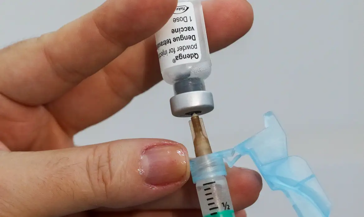 Imagem de Ministério da Saúde não prevê prazo para concluir investigação sobre vacina de dengue