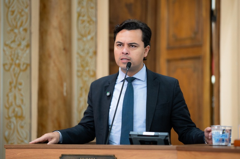 Imagem de Defesa acusa Moraes de protelar análise de pedido de liberdade de Filipe Martins