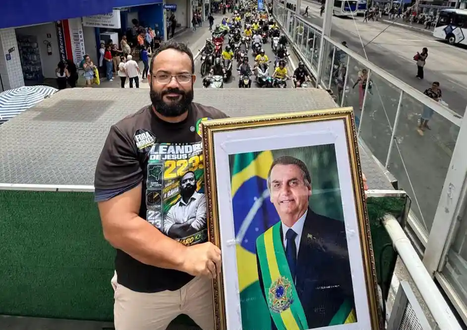 Imagem de Leandro de Jesus é denunciado por usar quadro de Bolsonaro; TRE-BA arquiva processo de maneira provisória