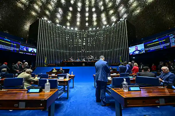 Imagem de Senado aprova fim da escala 6x1 a 11 dias do segundo turno