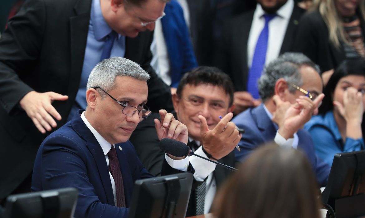 Imagem de Senador Vanderlan recorre ao STF para reverter suspensão de processo contra Gustavo Gayer