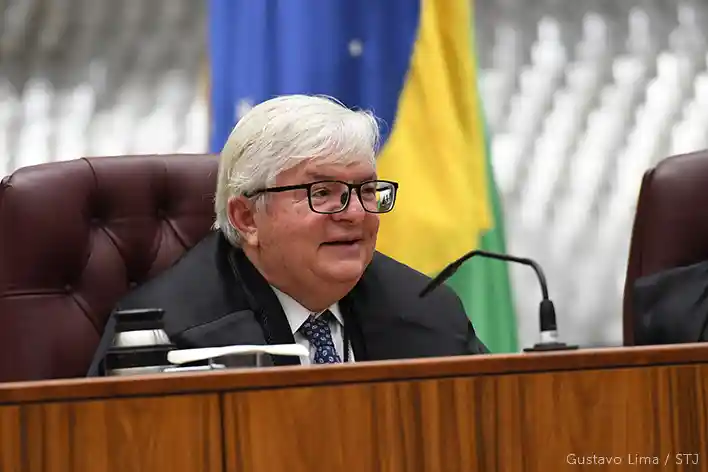 Imagem de STJ é alvo de questionamentos após uso de carros oficiais em evento sobre ética judicial no Rio