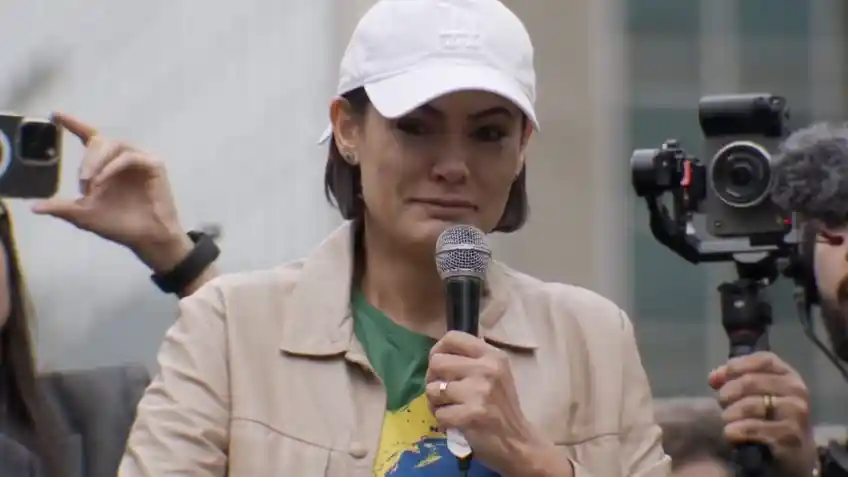Imagem de Michelle Bolsonaro denuncia restrição à sua fé: “Estou proibida de fazer culto doméstico em casa”