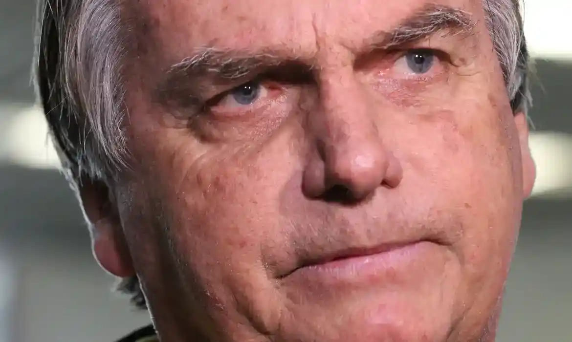 Imagem de Defesa pede exame urgente para Bolsonaro após críticas de Moraes a laudos médicos