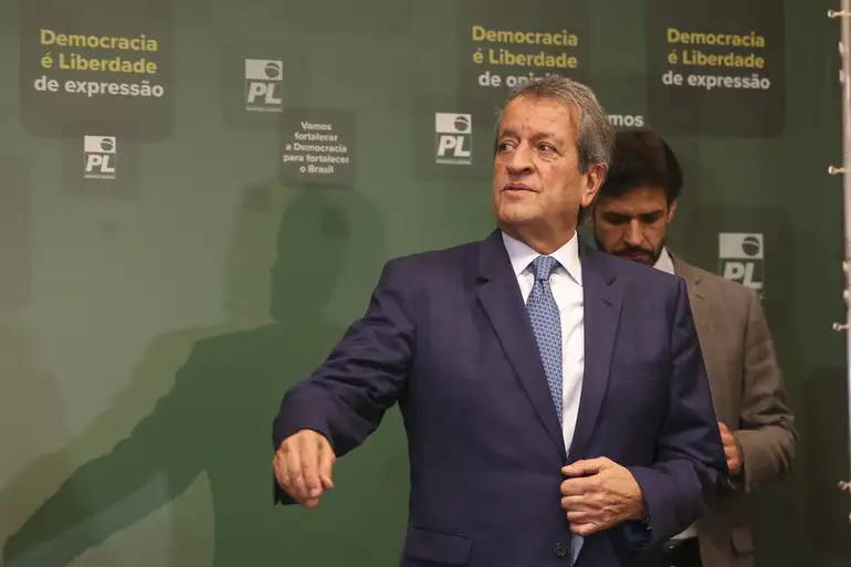 Imagem de Valdemar alerta que atrito entre Michelle e Flávio pode prejudicar projeto eleitoral do PL