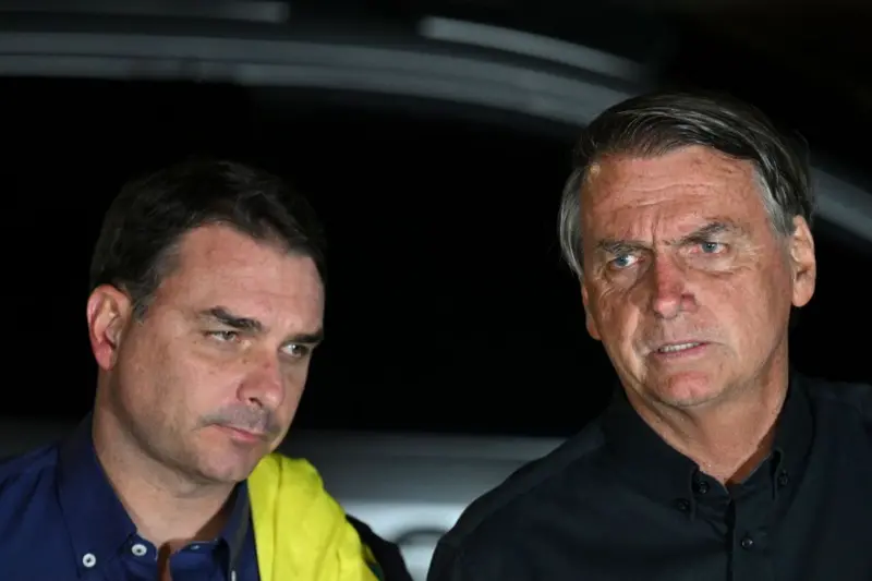 Imagem de OAB pede a Moraes acesso de Flávio Bolsonaro ao pai na condição de advogado