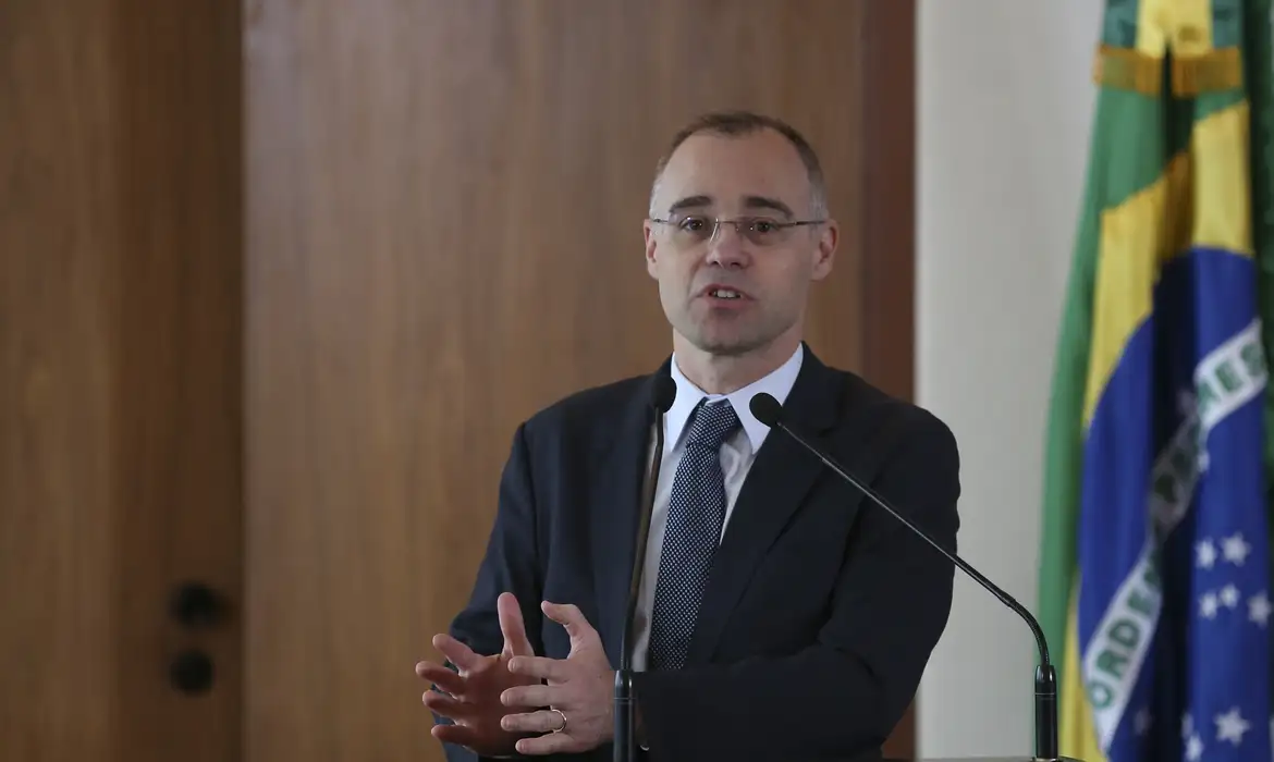 Imagem de André Mendonça retira sigilo de processo sobre pagamentos ligados a Vorcaro