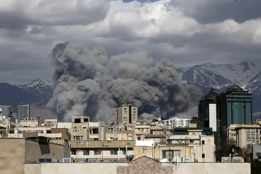 Imagem de Israel bombardeia complexo de liderança do Irã e amplia ofensiva no Oriente Médio