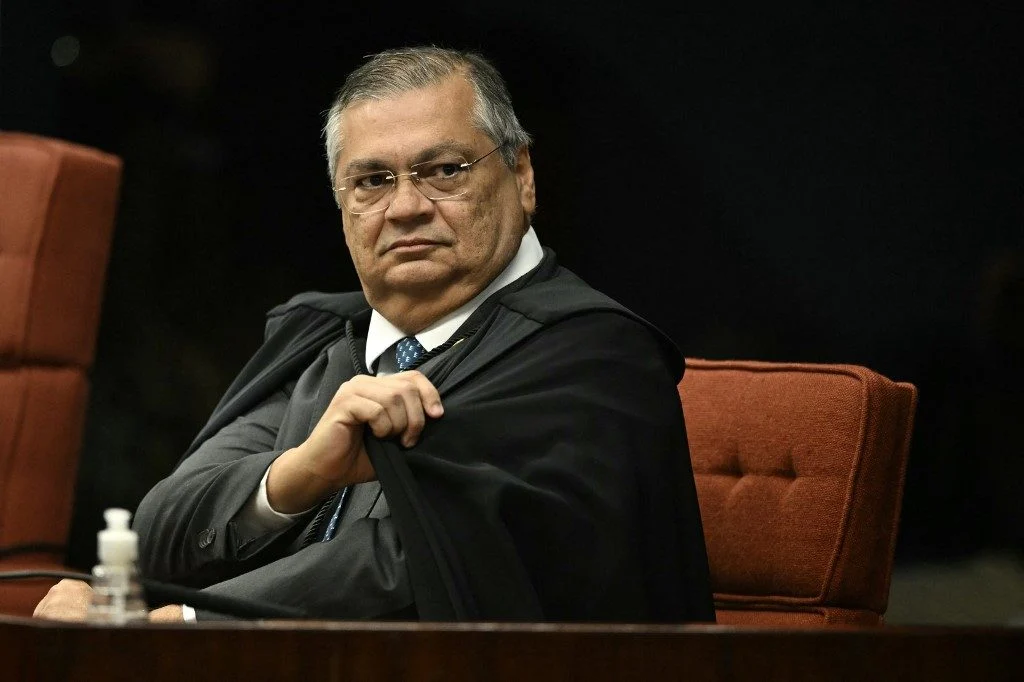 Imagem de Dino afasta sobrinho de governador do Maranhão da presidência do TCE