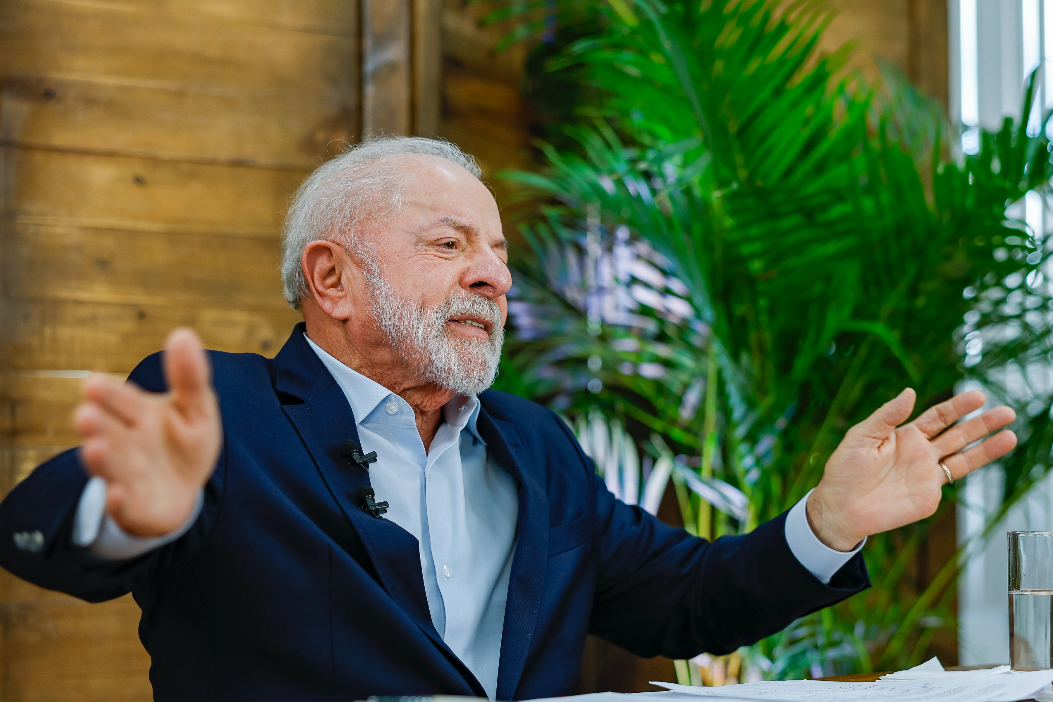 Imagem de Lula critica projeto que reduz penas do 8 de Janeiro e compara Bolsonaro a “cachorro louco”