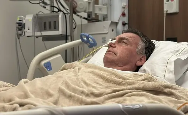 Imagem de Médico de Bolsonaro afirma que custódia na PF é inadequada e defende prisão domiciliar