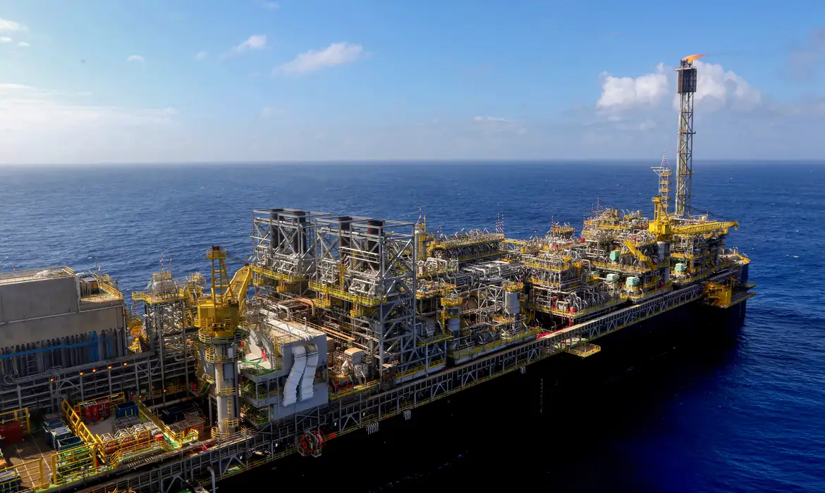 Imagem de Preço do barril de petróleo se aproxima dos US$ 106