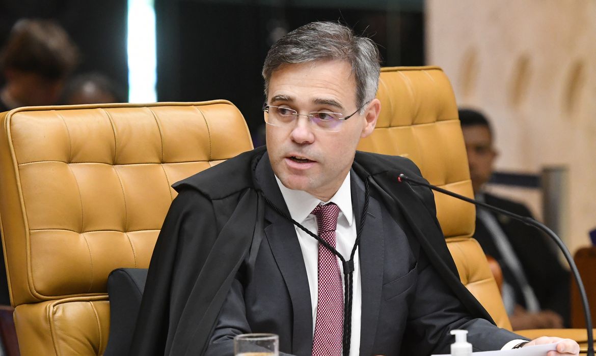 Imagem de Mendonça avalia pedir investigação contra Moraes e já contabiliza possíveis votos no STF