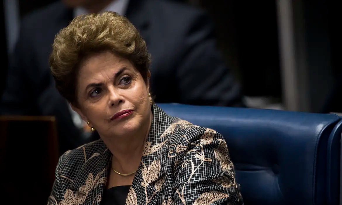 Dilma Rousseff disse que hoje o armazenamento de energia eólica e solar é fundamental para enfrentar instabilidades no setor elétrico