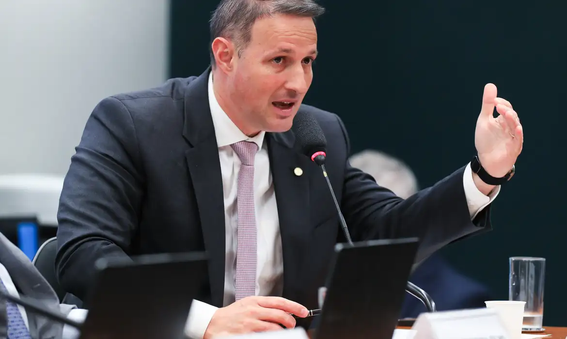 Imagem de Indicação de Derrite para relatar PL Antifacção causa racha entre governo e oposição na Câmara