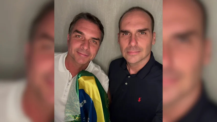 Imagem de Flávio Bolsonaro se encontra com Eduardo Bolsonaro e Alexandre Ramagem nos Estados Unidos