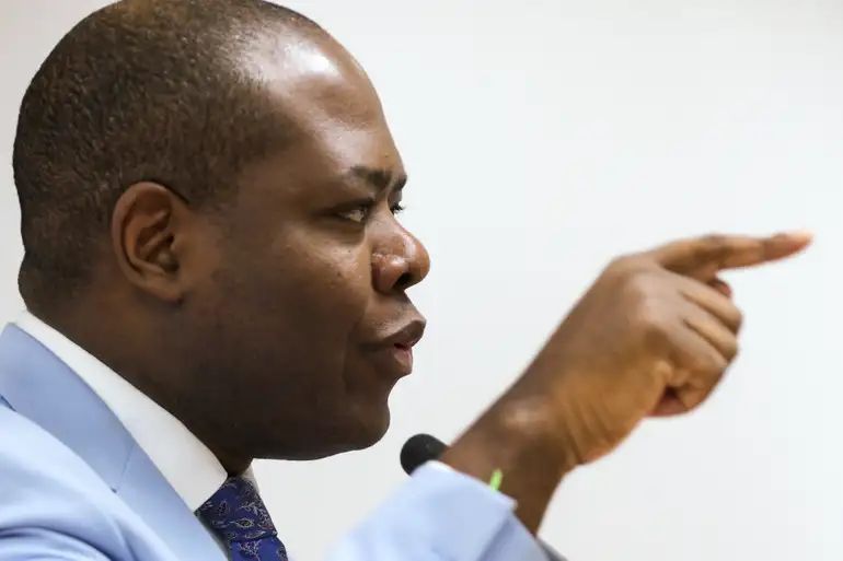 Imagem de Inquérito contra ex-ministro Silvio Almeida completa um ano sem conclusão