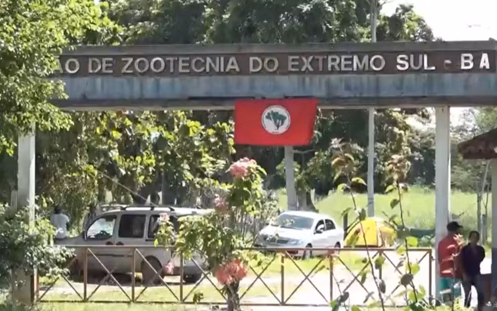 Integrantes do MST desocupam estação de zootecnia na Bahia que faz pesquisas internacionais