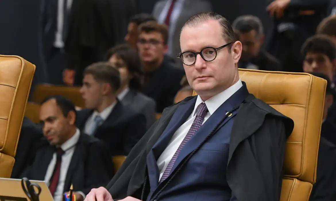 Imagem de Zanin acompanha Gilmar e Dino e defende análise conjunta dos casos Moraes e Mendonça