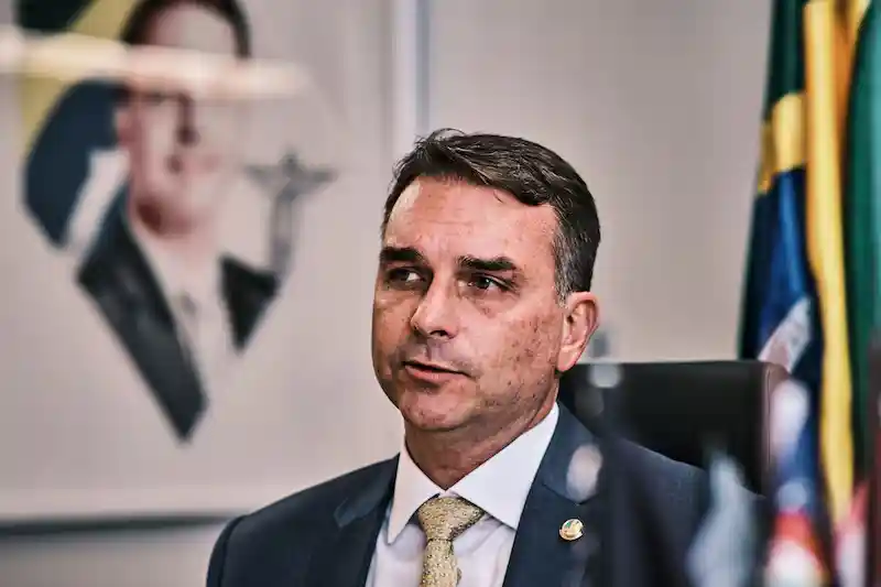 Imagem de Justiça manda Google fornecer dados ligados a ataques contra Flávio Bolsonaro nas redes sociais'
