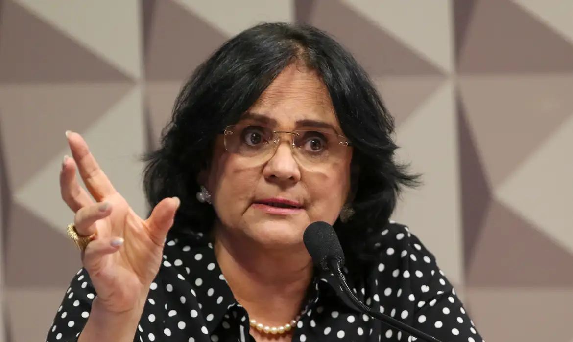 Imagem de Damares denuncia omissão do governo sobre uso de ‘inaladores energéticos’ entre adolescentes